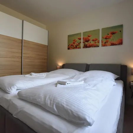 Ferienhaus Luxurious Holiday By The Sea In *