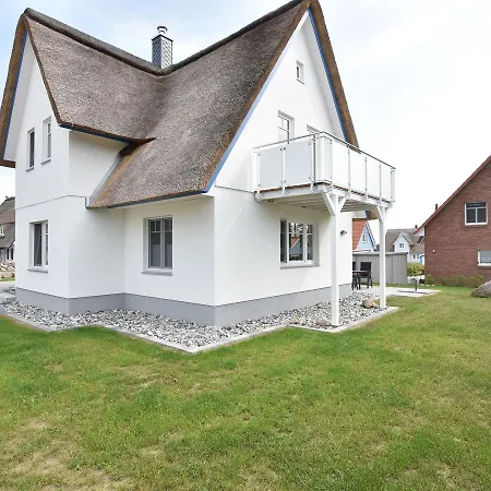 Ferienhaus Luxurious Holiday By The Sea In *