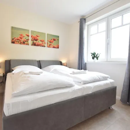 Luxurious Holiday By The Sea In