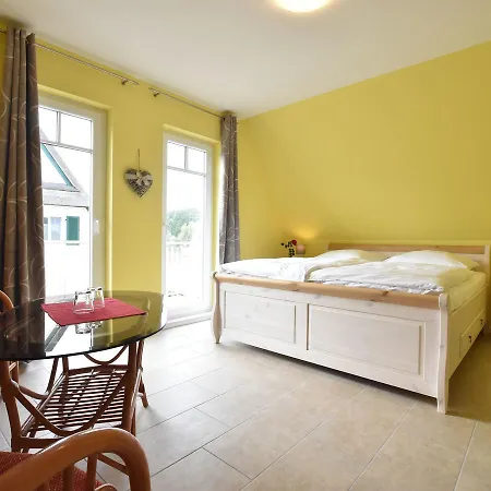 Ferienhaus Luxurious Holiday By The Sea In